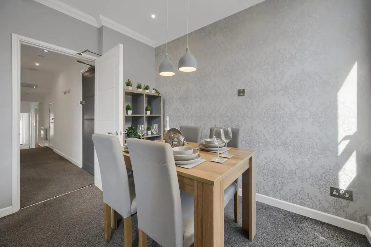 Spacious - Cardiff Central - Fast Wifi - Netflix דירה