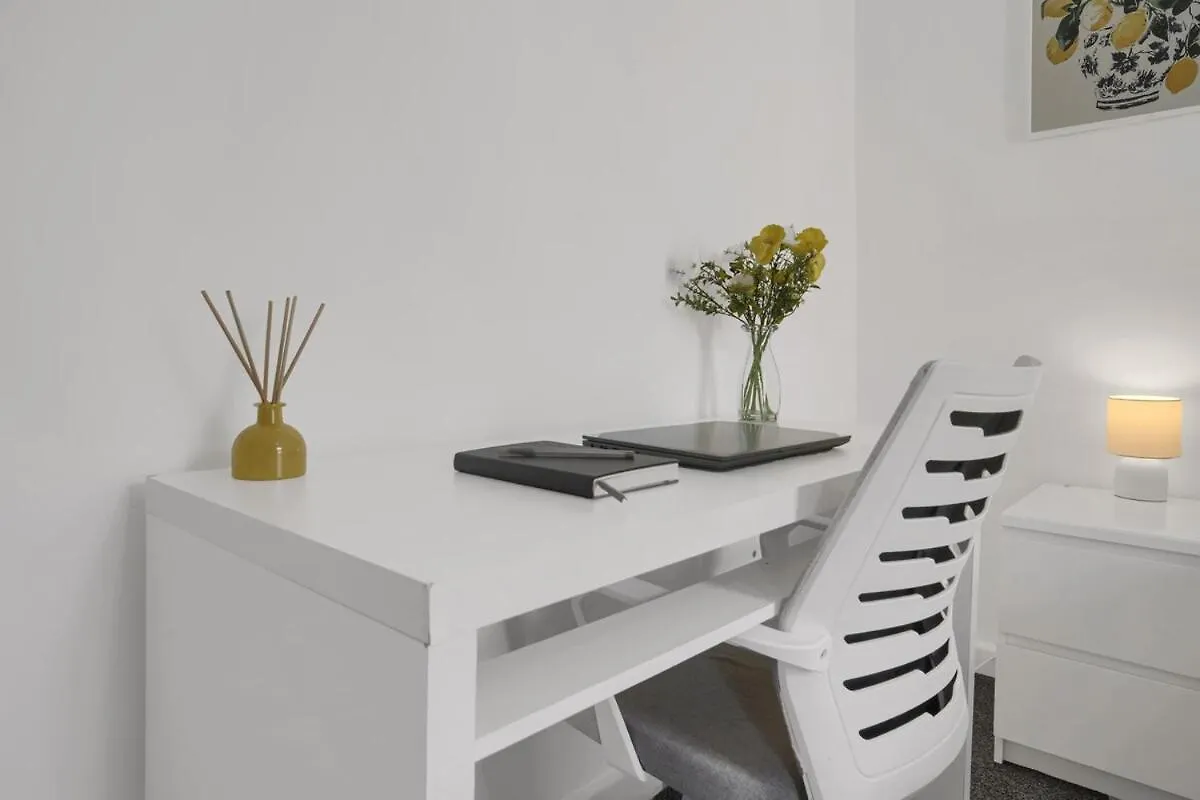 Spacious - Cardiff Central - Fast Wifi - Netflix דירה